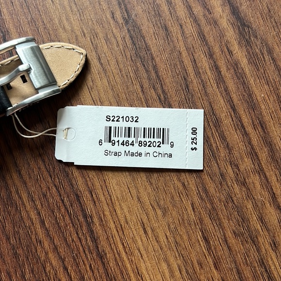 Fossil Leather Wristband - Picture 5 of 5